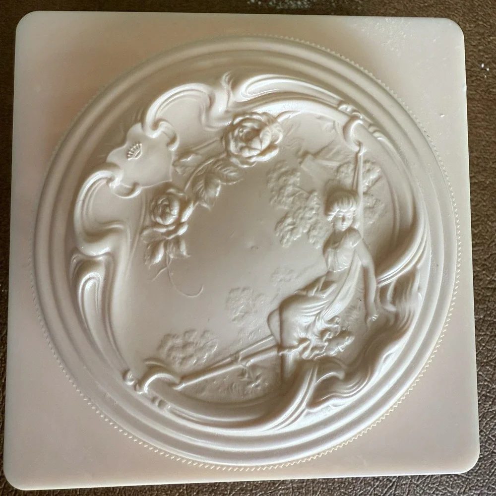 Vtg White Shoulders Bath Powder 8 Oz Poof Art Deco Style Embossed Lid w/ Powder